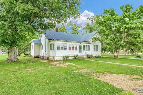 215 E Blevins Street, Oakland, IL 61943