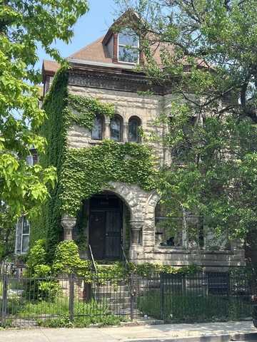 3328 W Warren Boulevard, Chicago, IL 60624