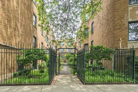 7025.5 N Sheridan Road, Chicago, IL 60626