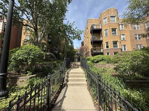 4722 N BEACON Street, Chicago, IL 60640