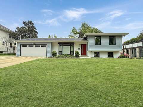 389 Forest Avenue, Glen Ellyn, IL 60137