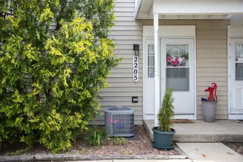 2205 Colorado Avenue, Elgin, IL 60123