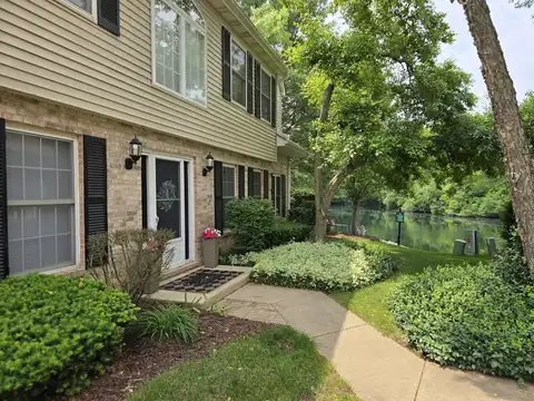 1530 Laurel Oaks Drive, Streamwood, IL 60107