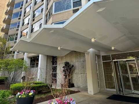 555 W Cornelia Avenue, Chicago, IL 60657