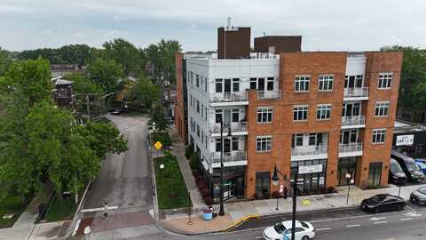 4770 N Manor Avenue, Chicago, IL 60625