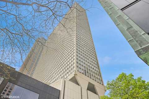 111 E Chestnut Street, Chicago, IL 60611