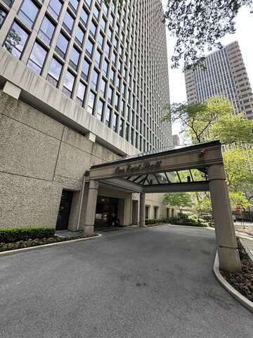 1 E Scott Street, Chicago, IL 60610