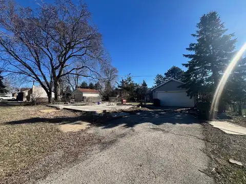 2n075 PLEASANT HILL Road, Carol Stream, IL 60188