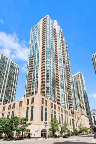 21 E Huron Street, Chicago, IL 60611
