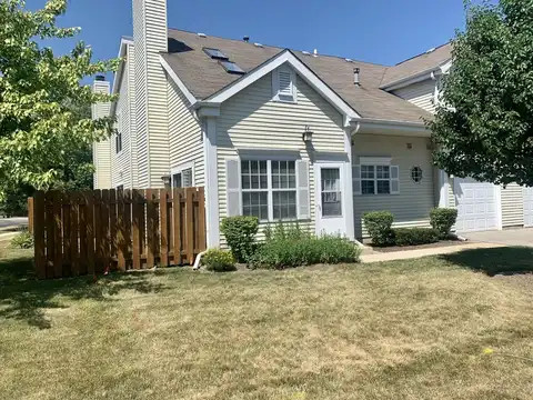 212 Kensington Court, Gurnee, IL 60031