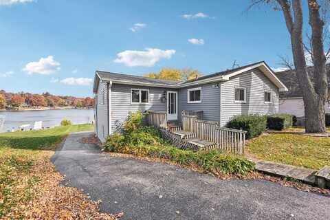 7 Holiday Drive, Holliday, IL 60552