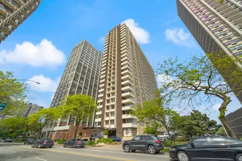 6157 N Sheridan Road, Chicago, IL 60660