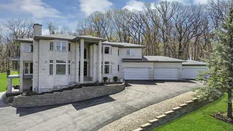 10470 N River Road, Barrington, IL 60010