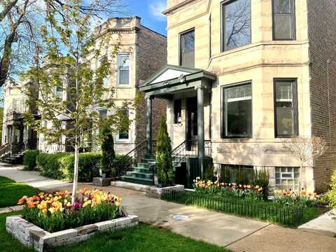 2447 N Mozart Street, Chicago, IL 60647