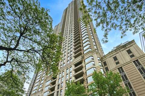 25 E Superior Street, Chicago, IL 60611
