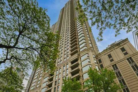 25 E Superior Street, Chicago, IL 60611