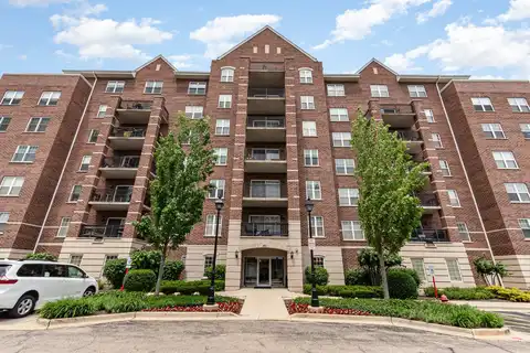 390 W Mahogany Court, Palatine, IL 60067