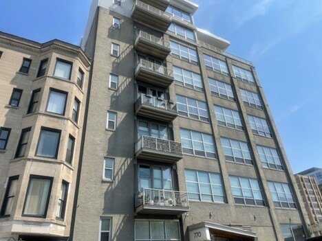770 W Gladys Avenue, Chicago, IL 60661