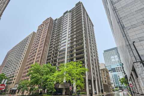 201 E Chestnut Street, Chicago, IL 60611