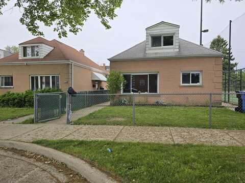 2130 W Highland Avenue, Chicago, IL 60659
