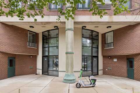 711 W GORDON Terrace, Chicago, IL 60613