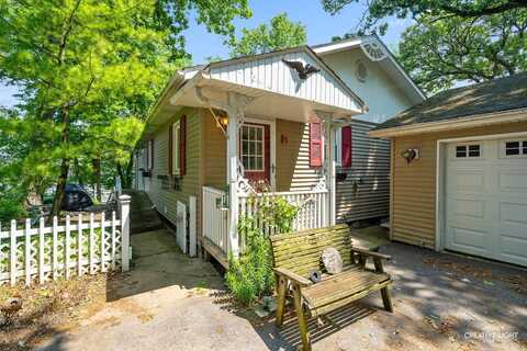 437 Holliday Drive, Holliday, IL 60552