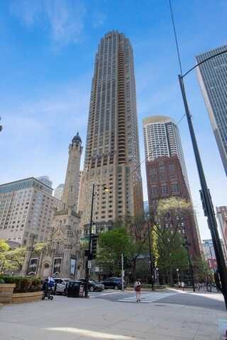 800 N MICHIGAN Avenue, Chicago, IL 60611