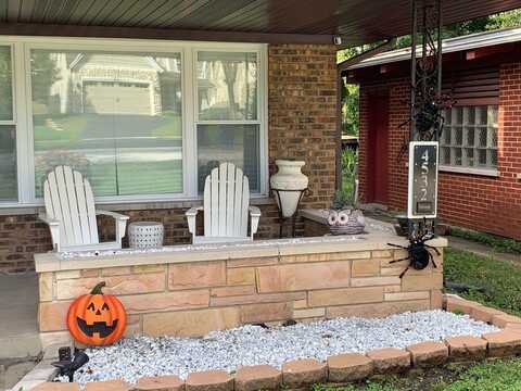 4532 Pershing Avenue, Downers Grove, IL 60515