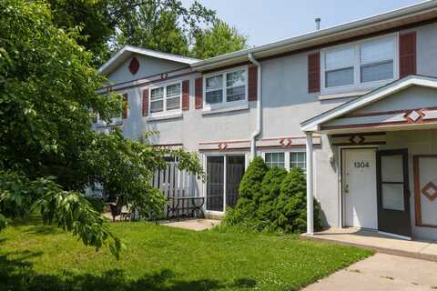 1304 Green Meadow Lane, Harvard, IL 60033