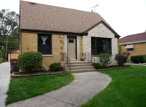 2452 S 7th Avenue, North Riverside, IL 60546