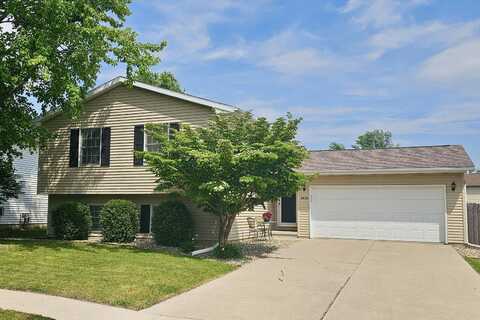 2828 Rocksbury Drive, Bloomington, IL 61705