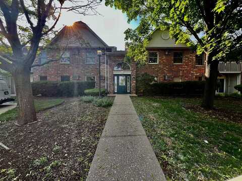 4400 W Shamrock Lane, McHenry, IL 60050