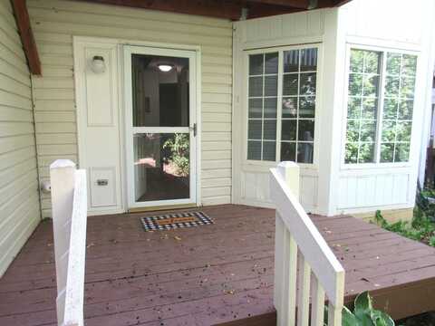 255 W Treehouse Lane, Round Lake, IL 60073