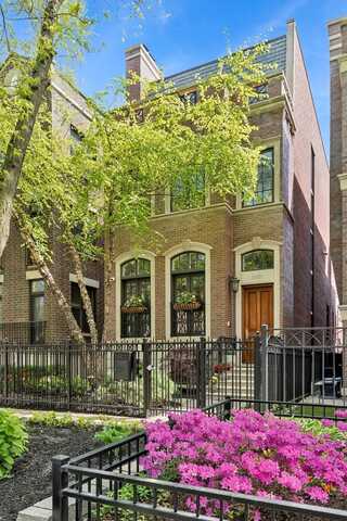 3823 N Wayne Avenue, Chicago, IL 60613