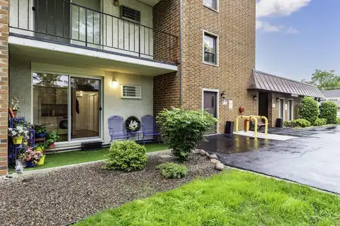 255 S West Avenue, Elmhurst, IL 60126