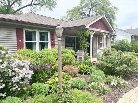 326 Catalpa Avenue, Roselle, IL 60172