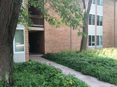 5825 Oakwood Drive, Lisle, IL 60532