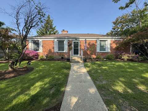 600 Garfield Avenue, Lake Bluff, IL 60044