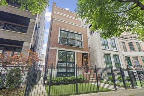 718 W Aldine Avenue, Chicago, IL 60657