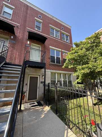 1333 N Burling Street, Chicago, IL 60610