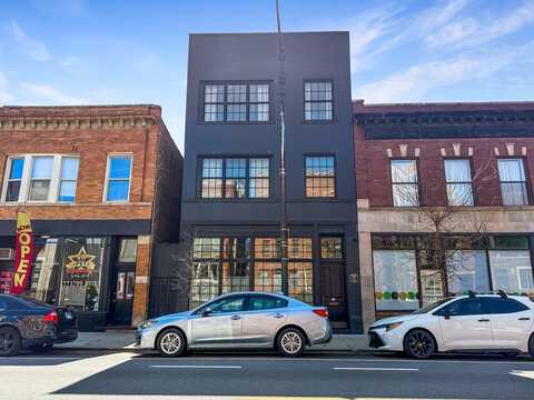 1917 W Belmont Avenue, Chicago, IL 60657