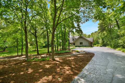 24 Robin Crest Road, Hawthorn Woods, IL 60047