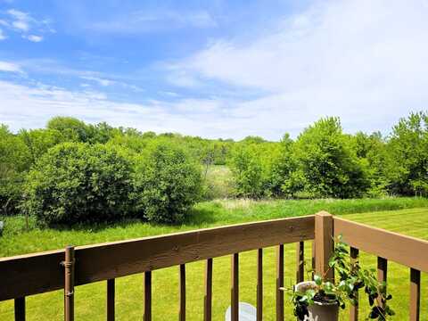 305 N Creekside Trail, McHenry, IL 60050