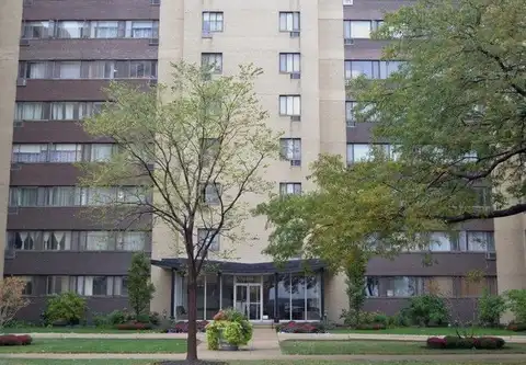 6300 N Sheridan Road, Chicago, IL 60660
