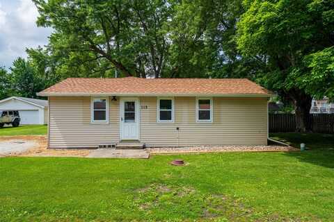 112 NW Adams Street N, Hopedale, IL 61747