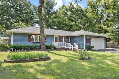 665 S Circle Avenue, Port Barrington, IL 60010