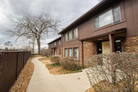 107 65th Lake Drive, Westmont, IL 60559