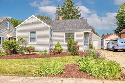 165 S Commonwealth Avenue, Elgin, IL 60123