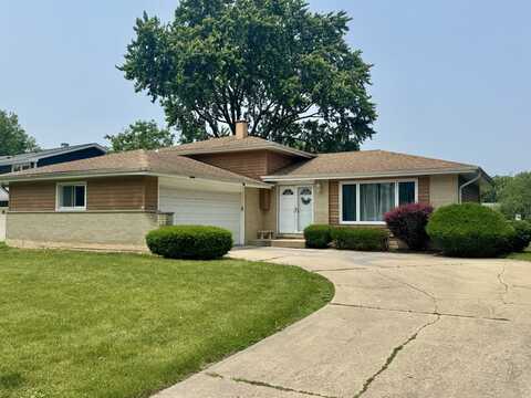 23w374 W Woodcrest Court, Naperville, IL 60540