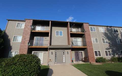 727 Elm Lane, Woodstock, IL 60098